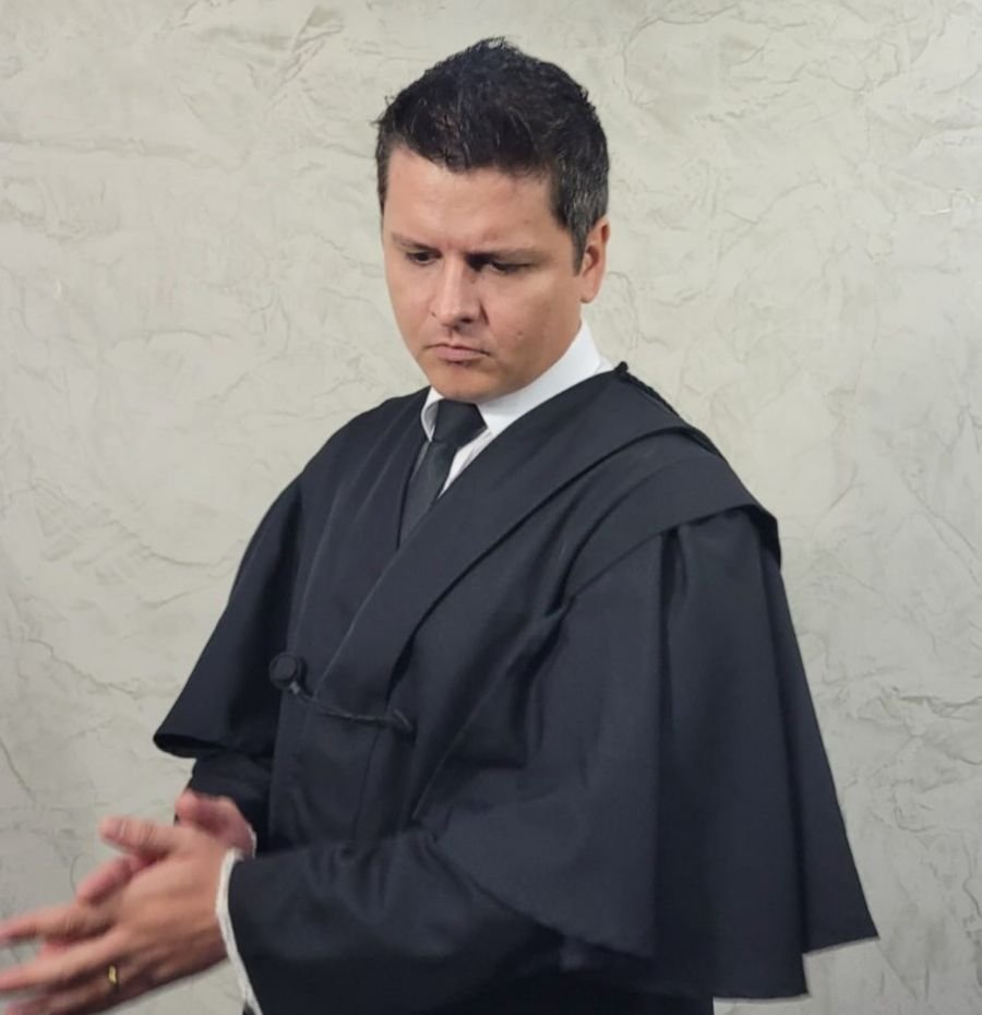 Dr. William Oliveira de toga